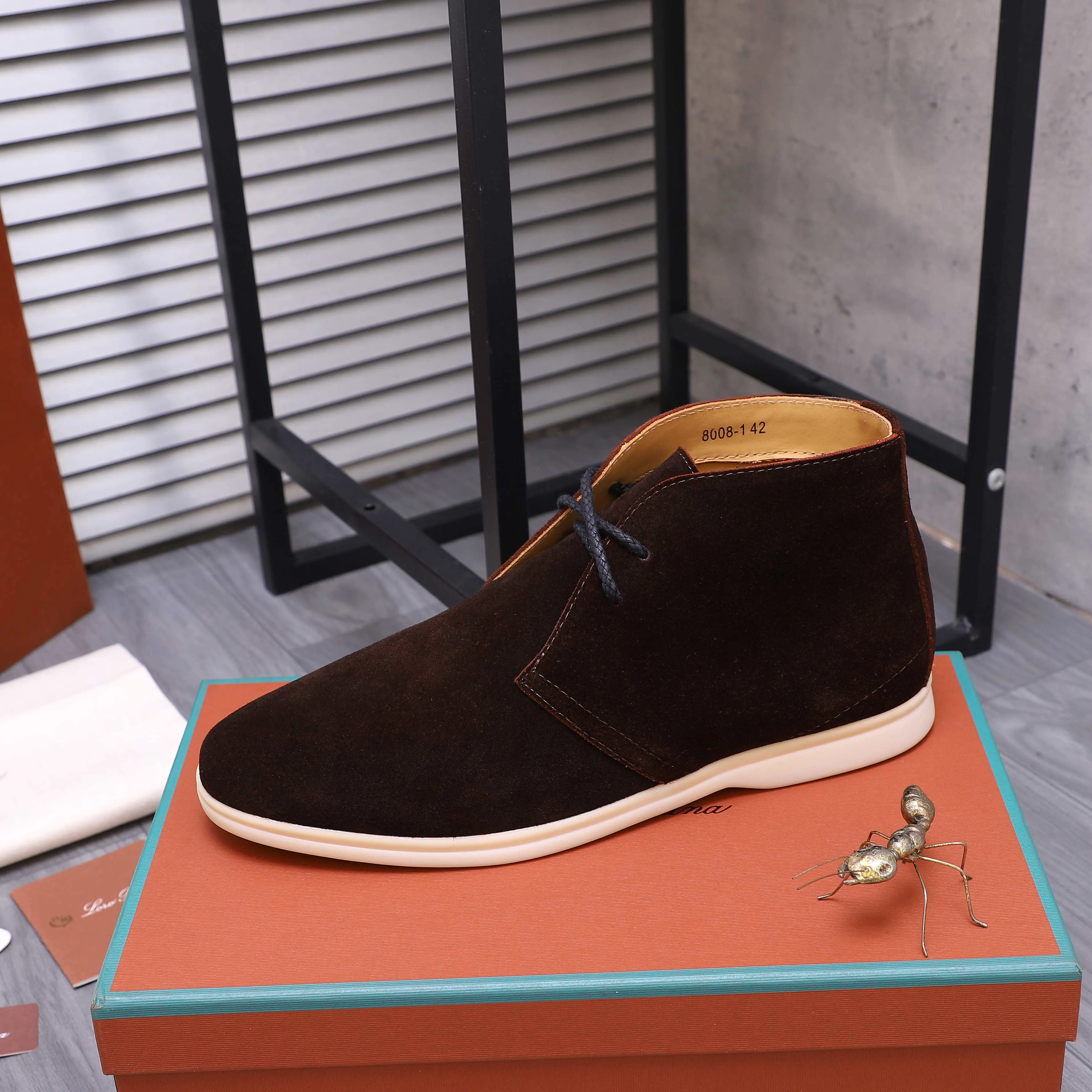 Men's shoes 💰442 Product trademark: Loro Men's shoes 💰iana "nuoyoupianran" high-top casual shoes Regular size: 38-45 (custom-made 45 non-returnable) Product materials: Selected frosted cowhide upper, cowhide lining, original outsole